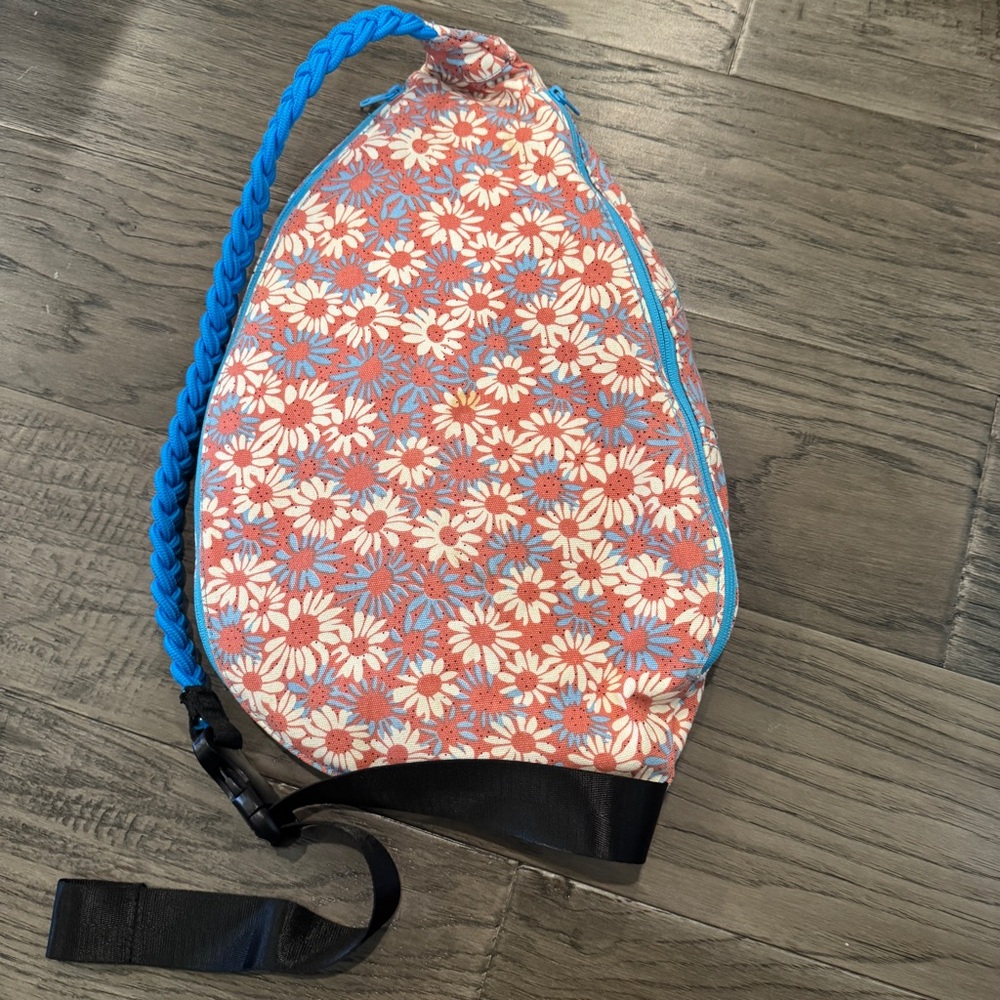 Slope Rope Sling Backpack Floral Design - Picture 4 of 8
